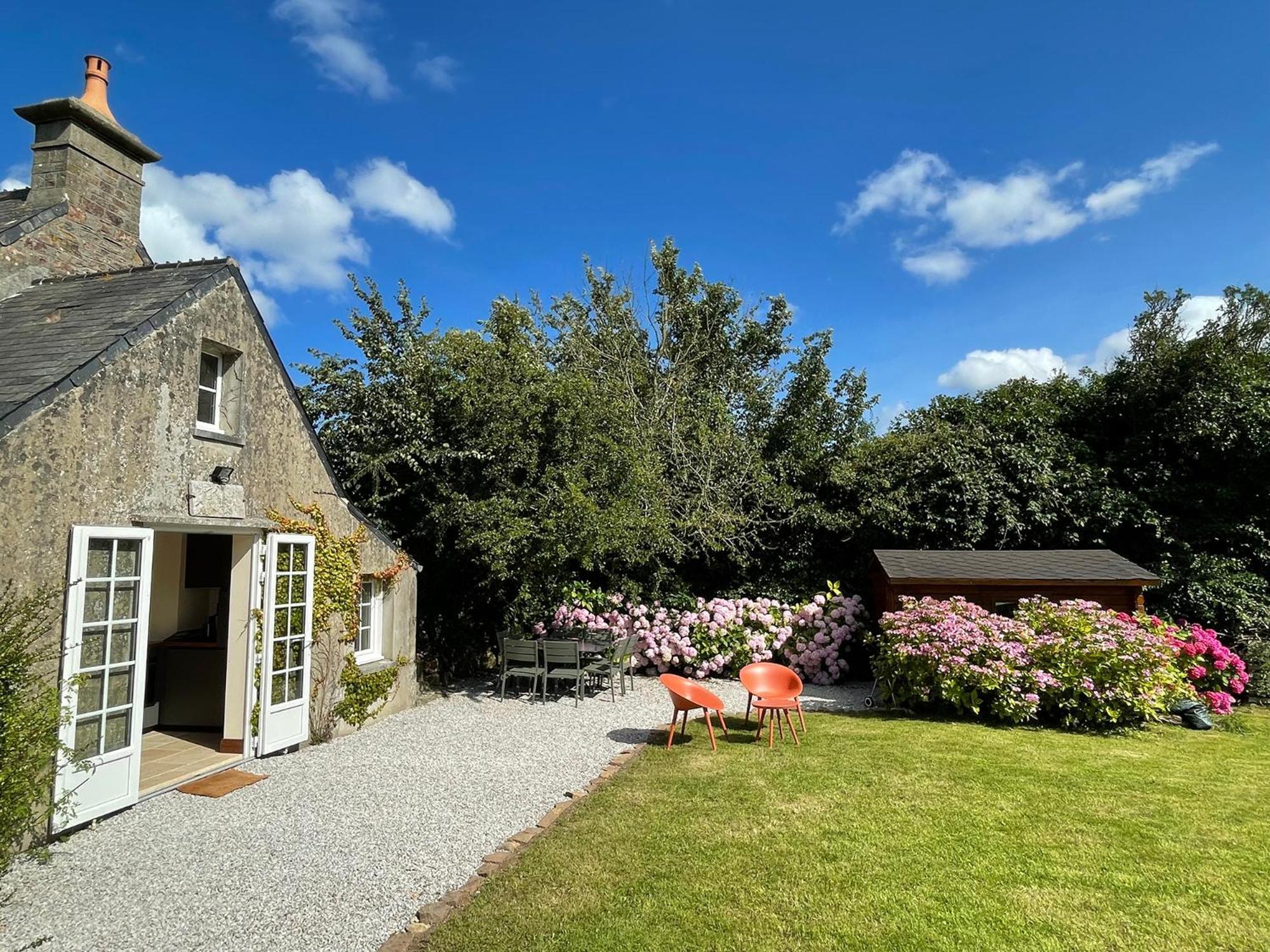 Maison de charme avec vue sur mer et jardin abrité Quinéville Extérieur photo