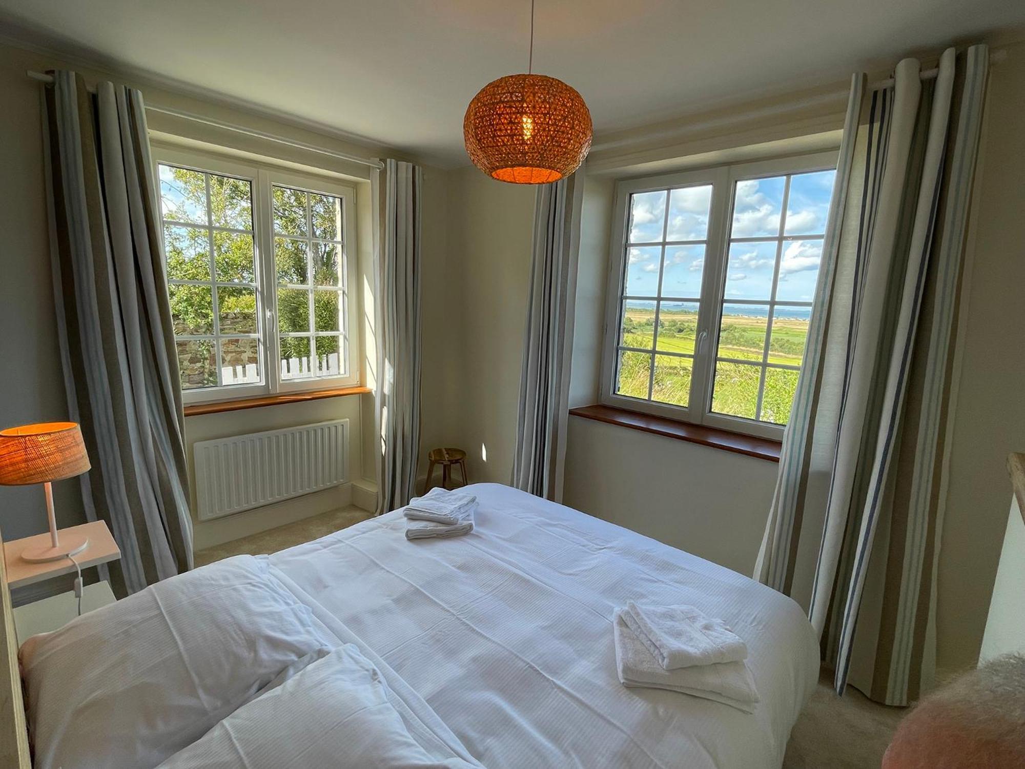 Maison de charme avec vue sur mer et jardin abrité Quinéville Extérieur photo